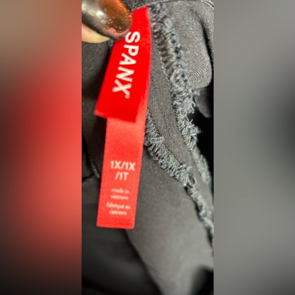 Spanx Womens Size 1XL Black Perfect Pant Skinny Fit Elastic Crop Pants Office - Picture 5 of 6